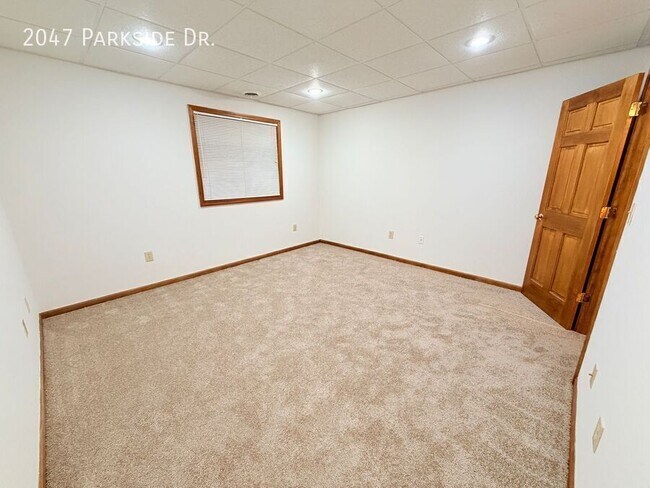 Building Photo - 2047 Parkside Dr