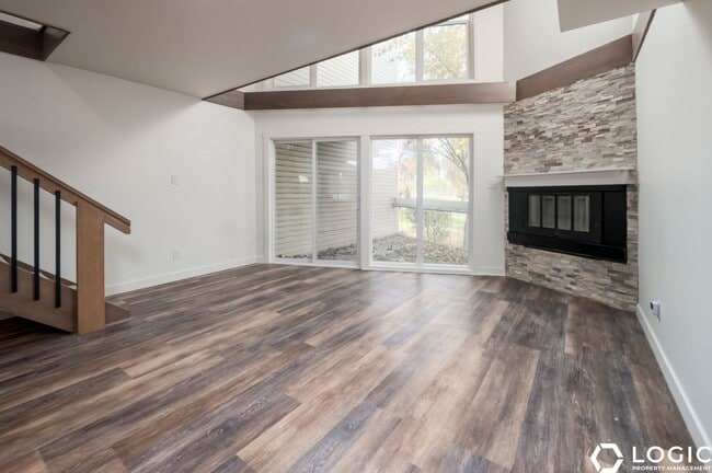 Primary Photo - Stunning Townhome in Amazing Location!!