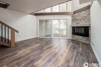 Building Photo - Stunning Townhome in Amazing Location!!