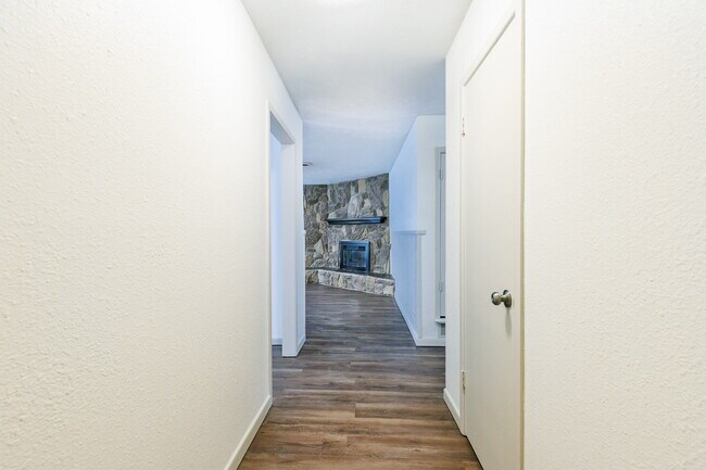 Building Photo - Newly remodeled 3/2/2 in north Lubbock!  M...