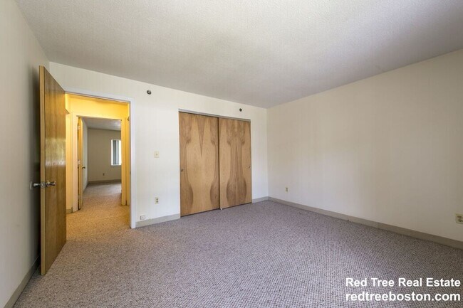 Building Photo - 154 N Beacon St