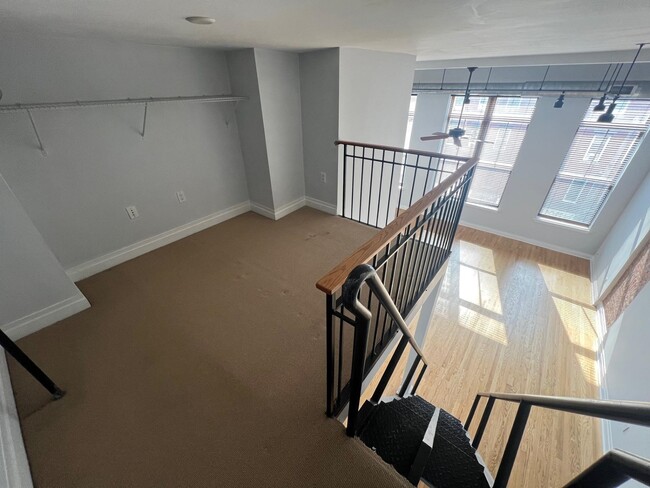 Building Photo - 338 Grove St