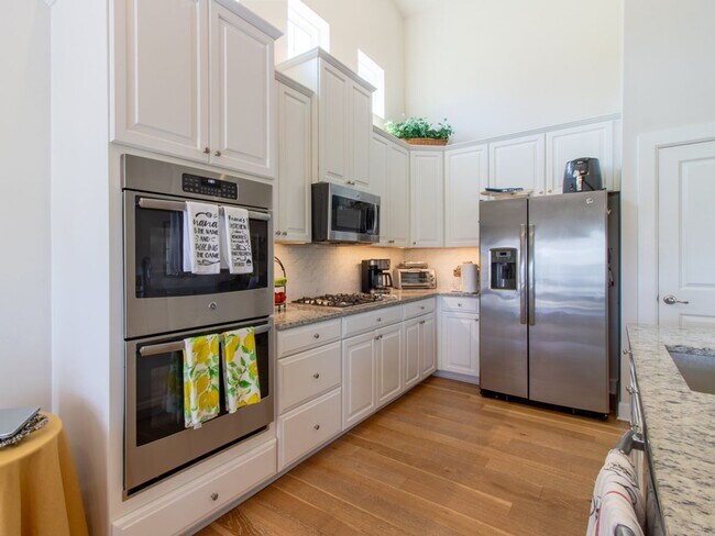 Building Photo - 31832 Carmine Dr