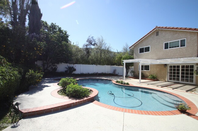 Building Photo - 186 Poplar Crest Ave