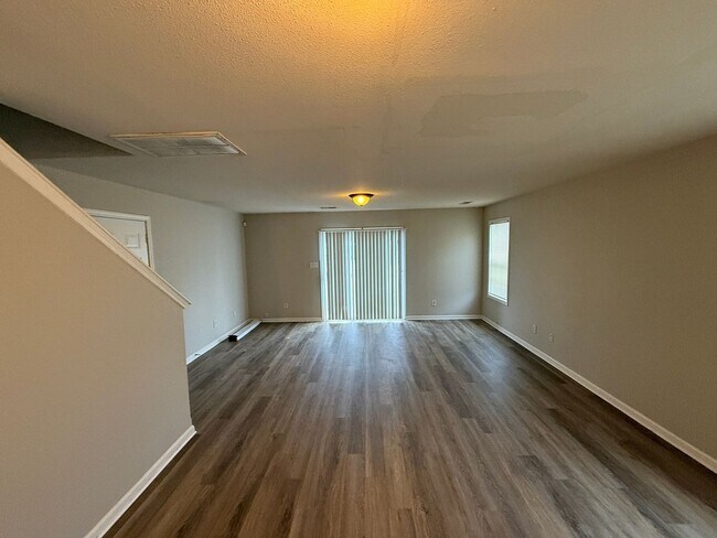 Building Photo - Well Maintained home in North Charlotte!