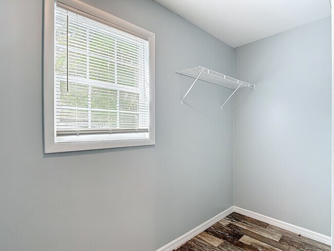 Building Photo - 7158 Sunnyside Dr