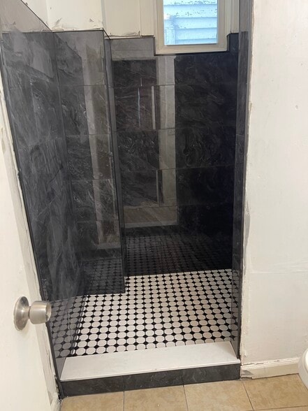 Bathroom - 734 Roberts St