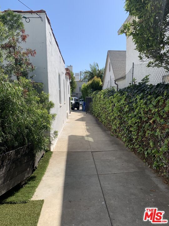 Building Photo - 1125 S Clark Dr