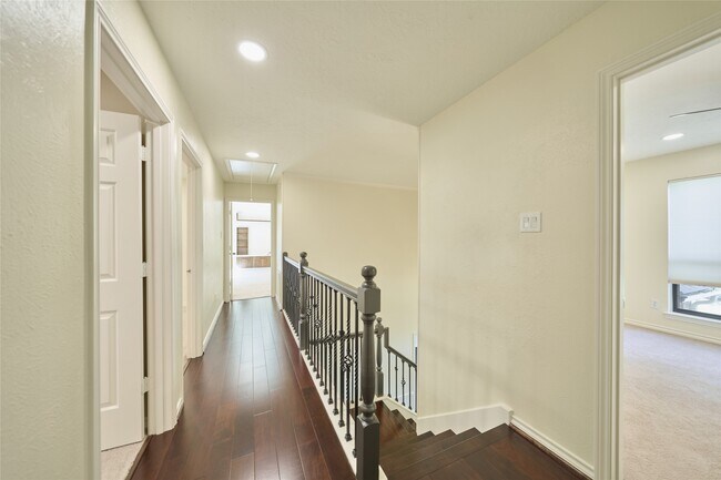 Building Photo - 6 Glen Canyon Pl