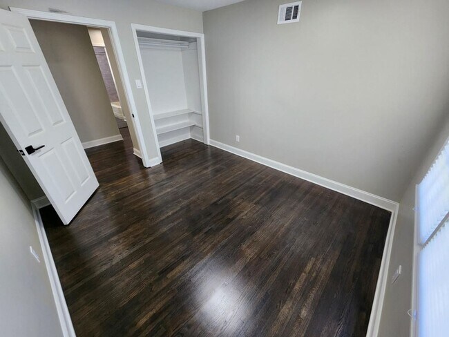Building Photo - Richland Elementary District - 4 Bedroom Home