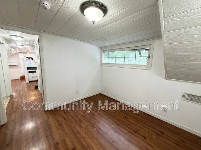 Building Photo - 18819 Greenwell Springs Rd