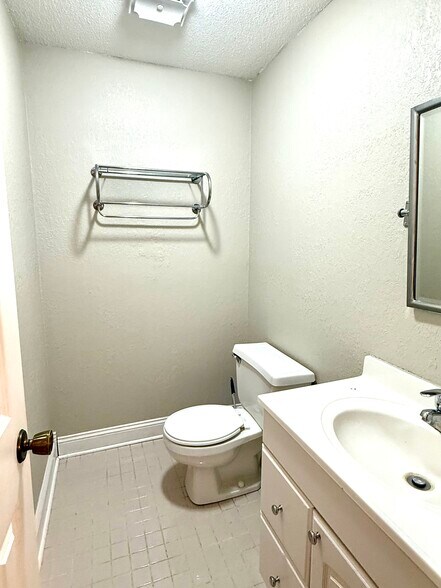 Building Photo - 2317 Independence Ct