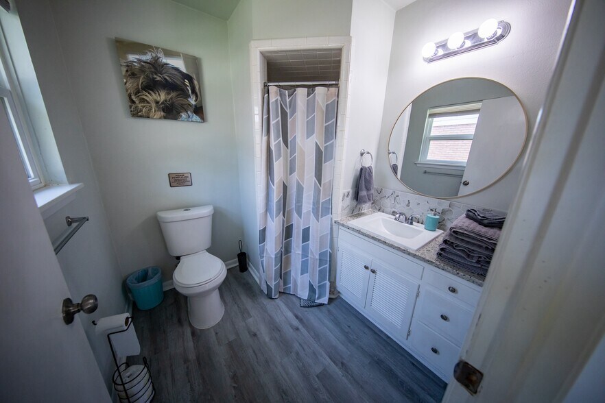 Building Photo - 4918 Seabreeze Dr