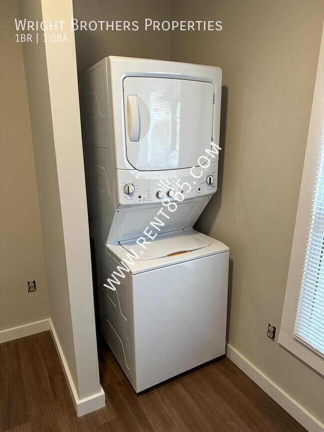 Building Photo - 116 Carrick St