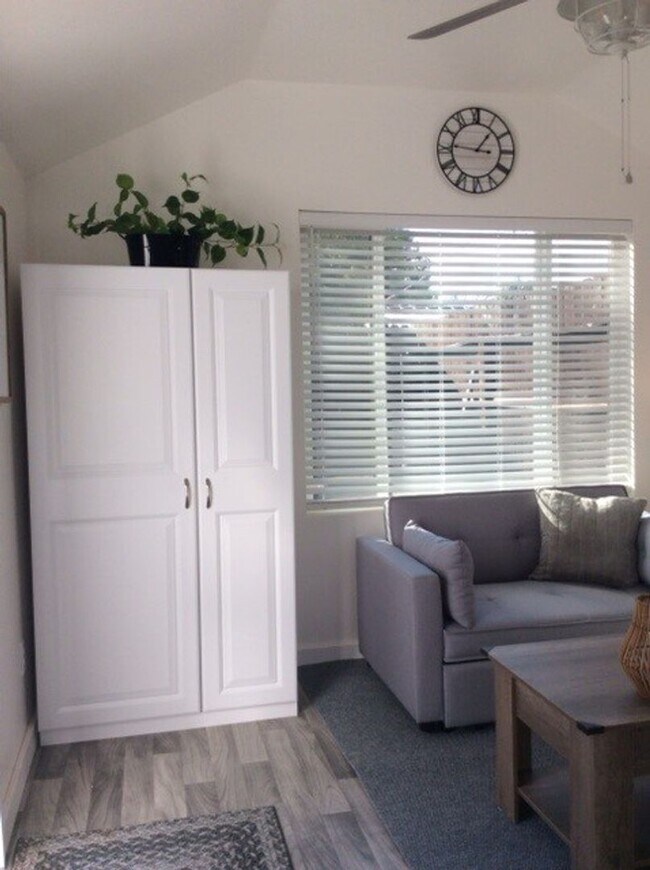 Building Photo - 1178 E 8th St