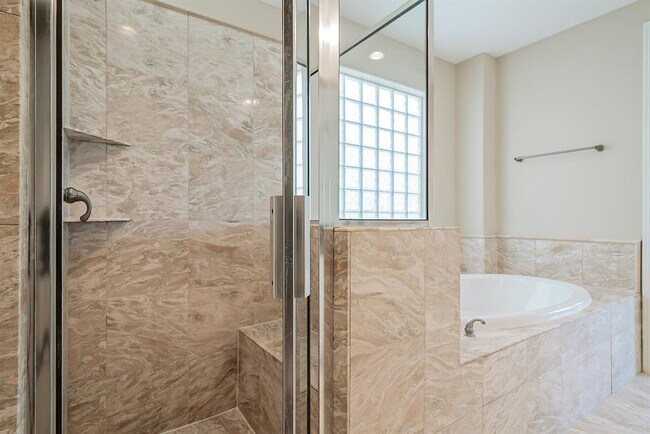 Building Photo - 9103 Harbor Hills Dr