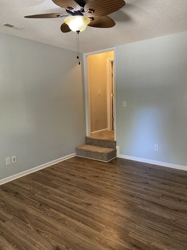 Building Photo - Beautiful home in Emerald Isle.