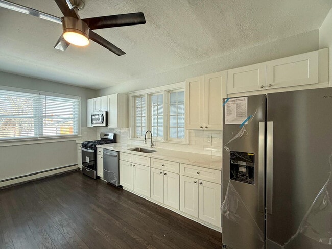 Building Photo - 36465 Main St