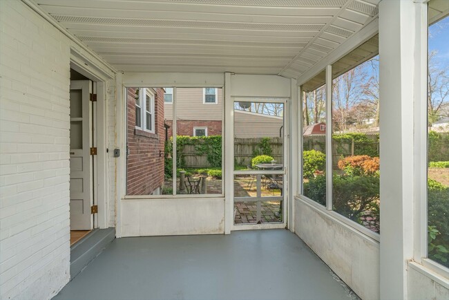 Building Photo - 2B/1B Charming Single Family home in Glend...