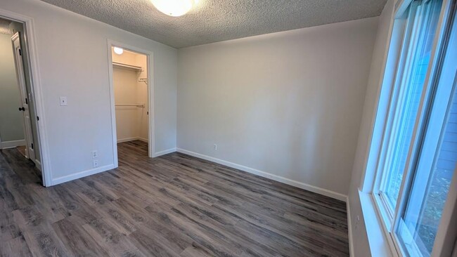 Building Photo - 12935 SW Conestoga Dr