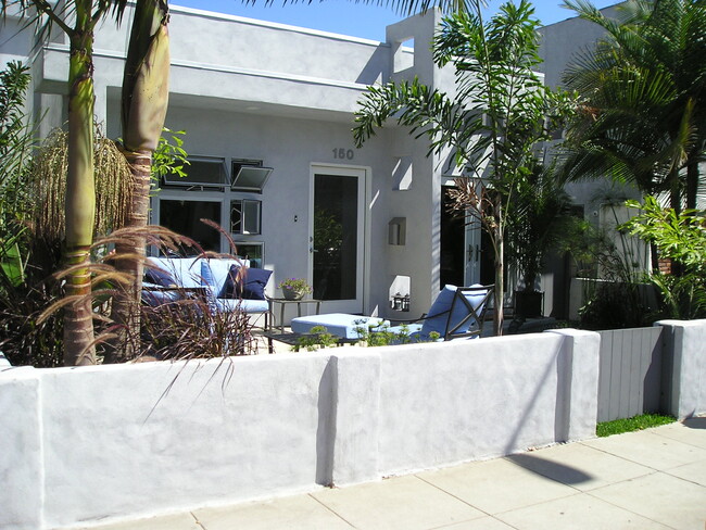 Front Patio 2 - 150 Covina Ave