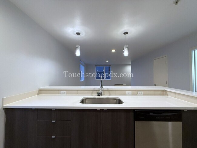 Building Photo - 2nd MONTH RENT FREE!- Contemporary 2 Bedroom, 1.5 Bathroom Apartment, Northeast Portland