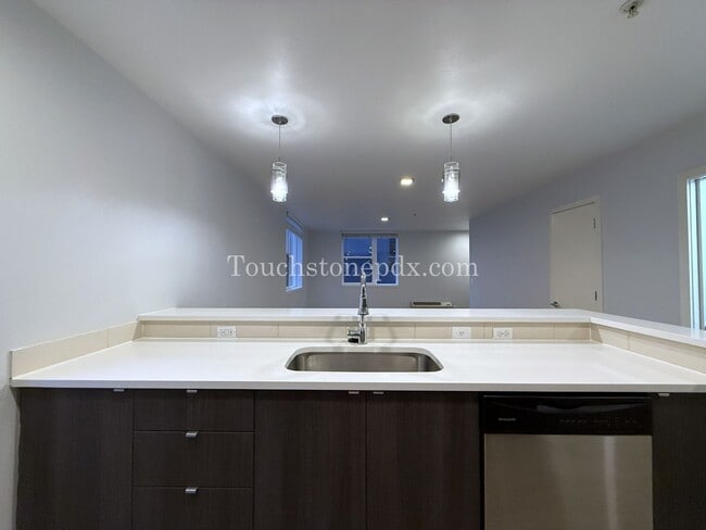 Building Photo - Contemporary 2 Bedroom, 1.5 Bathroom Apartment