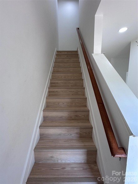 Building Photo - 732 Inwood Hill Dr