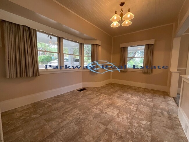 Building Photo - Charming 3 Bedroom House in East Alpine