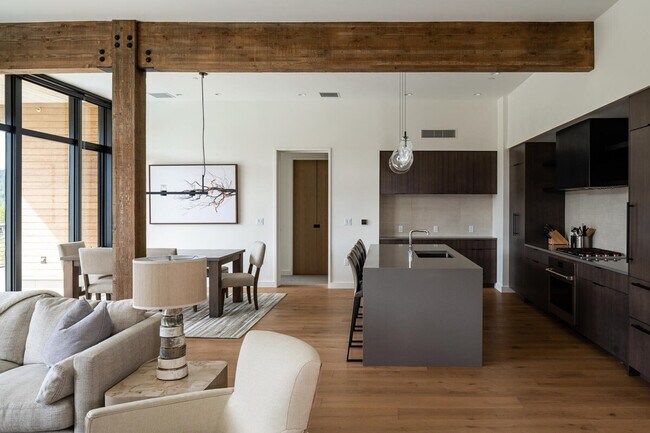 Building Photo - 4 Boathouse Way