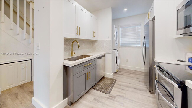 Primary Photo - 7965 NW 8th St