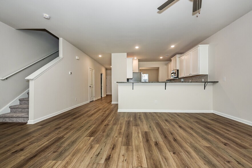 Building Photo - 3573 Saratoga Cir