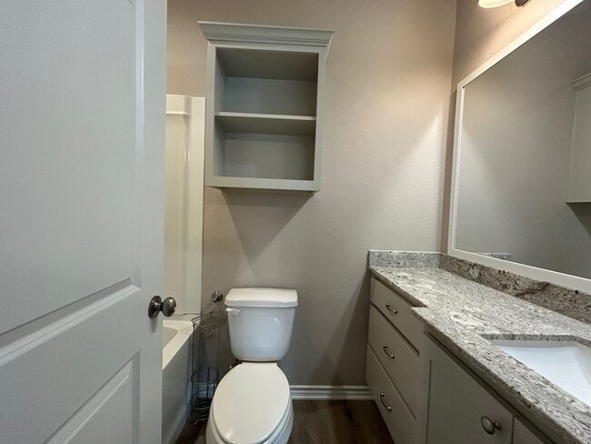 Building Photo - 511 Hayes Ln