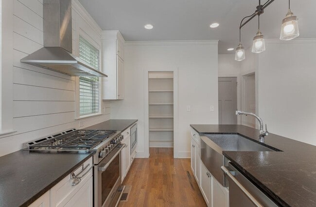 Building Photo - 5802 Maxon Ave