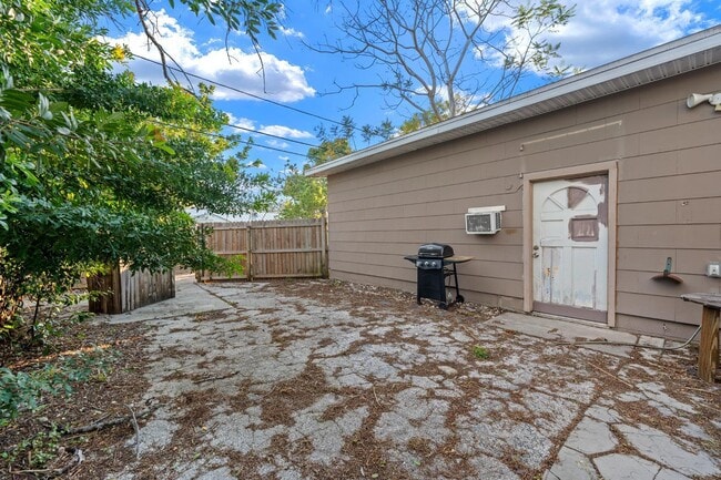 Building Photo - 4514 9th Ave N