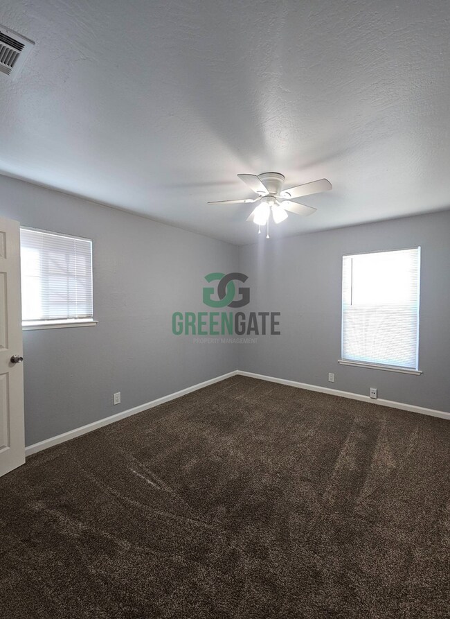 Building Photo - NOW AVAILABLE! 3 Bedroom, 1 Bathroom Home ...