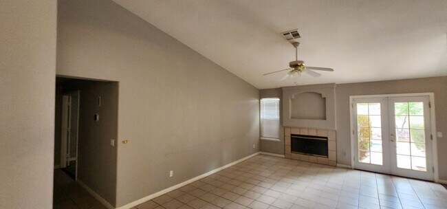 Building Photo - Well Maintained Single Story Pool Home in a great location!