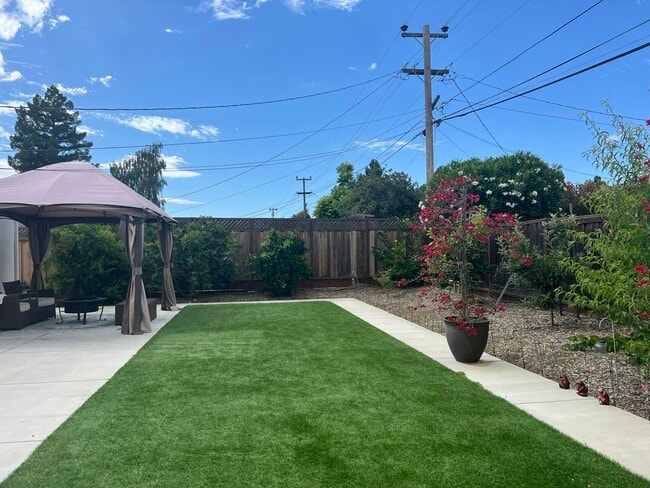 Building Photo - 40458 Landon Ave