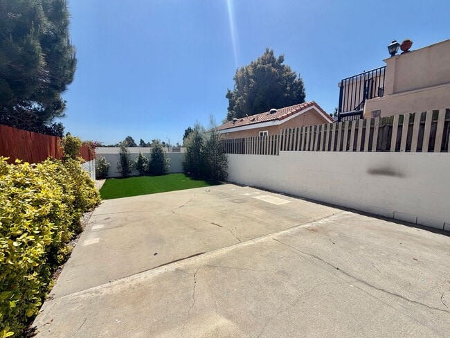 Building Photo - Hill Section 3BD Home with Large Backyard & Renovated Quartz Kitchen