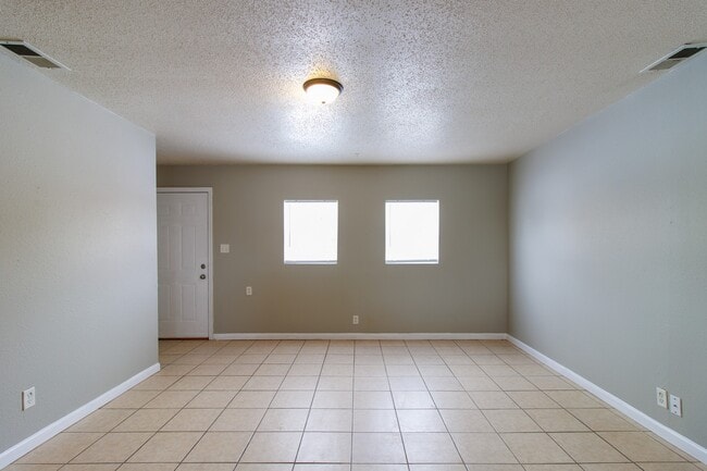 Building Photo - 6213 Commodore Dr