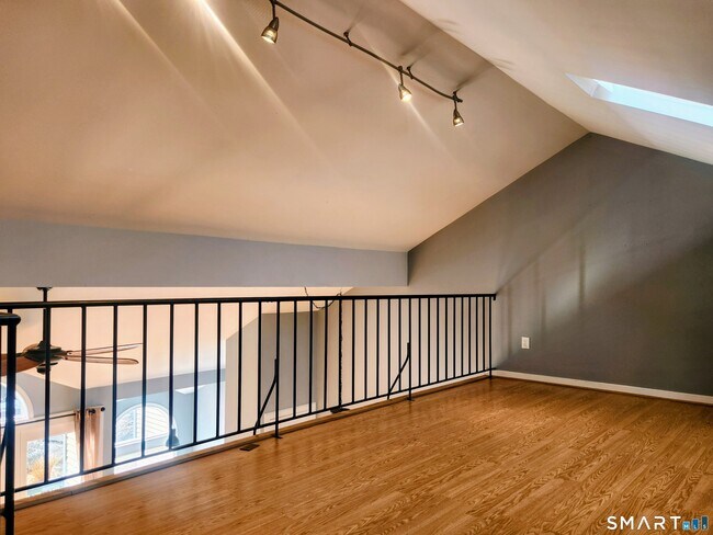 Building Photo - 15 Perry Ave