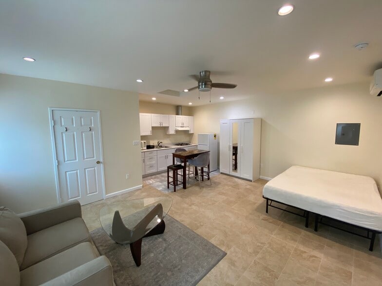 Building Photo - 6451 Bothwell Rd