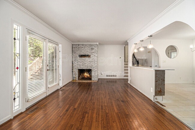 Building Photo - 2570 Northside Dr NW