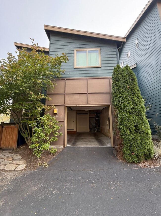 Building Photo - Stylish & Updated Home – 3BR/2.5BA, AC, Ne...