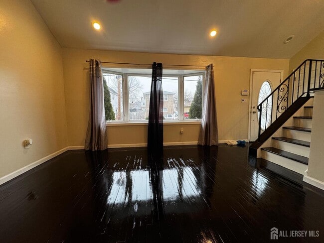 Building Photo - 1108 Frank St