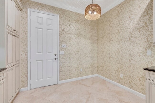 Building Photo - 100 W Prive Cir