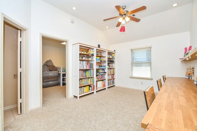 Building Photo - 16814 Ranger Ridge Dr