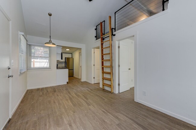 Building Photo - 2025 Pre-Leasing RENOVATED Rare 2 Bedroom ...