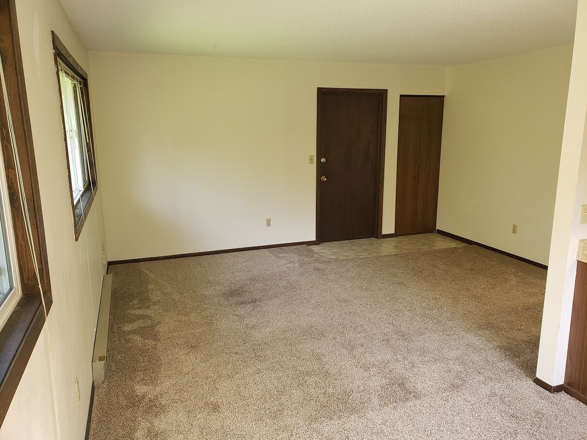 Building Photo - 1918 E 3rd St