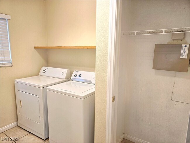Building Photo - 7883 Salt Spray Ct